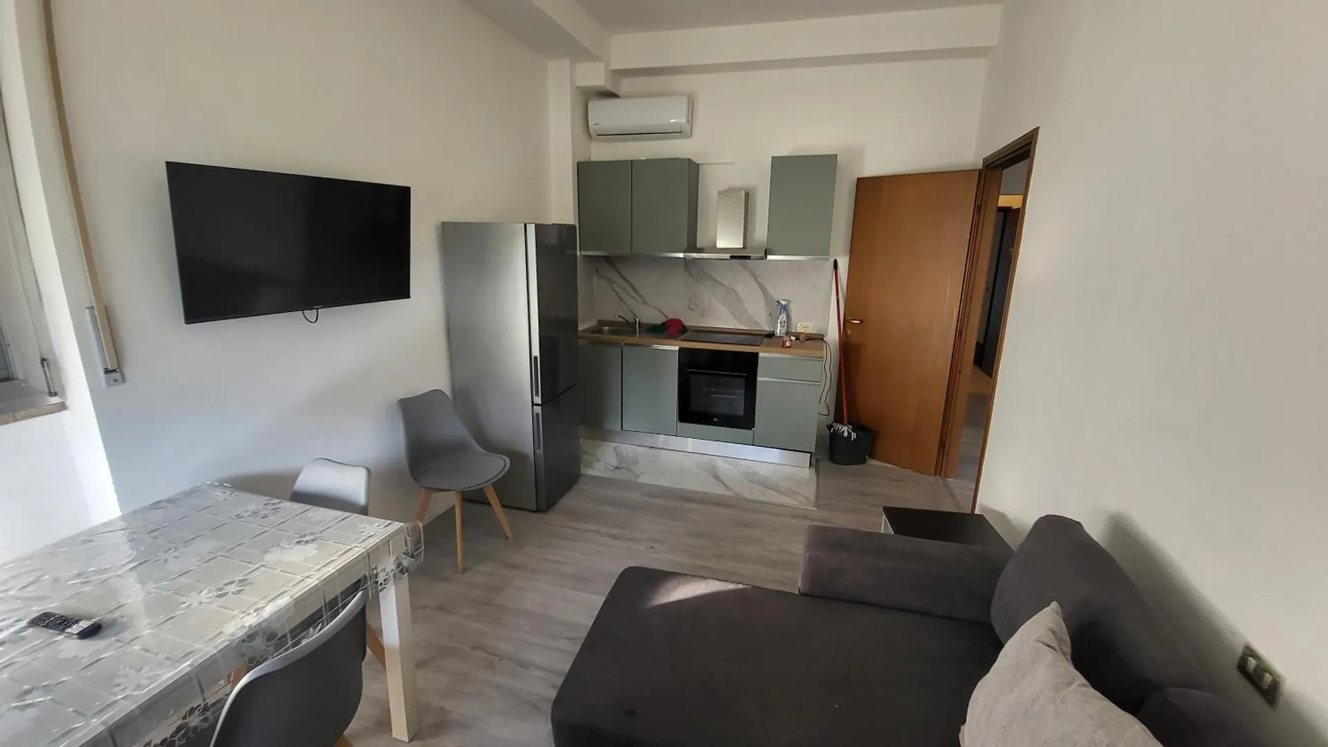Toma Apartment Trilocale Moderno Per Max 6 Persone Milán Italia