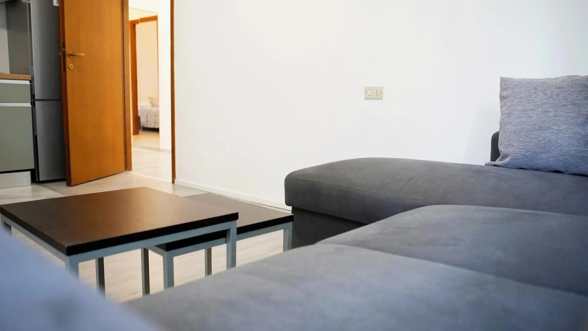 Toma Apartment Trilocale Moderno Per Max 6 Persone Milán 0*,  Italia