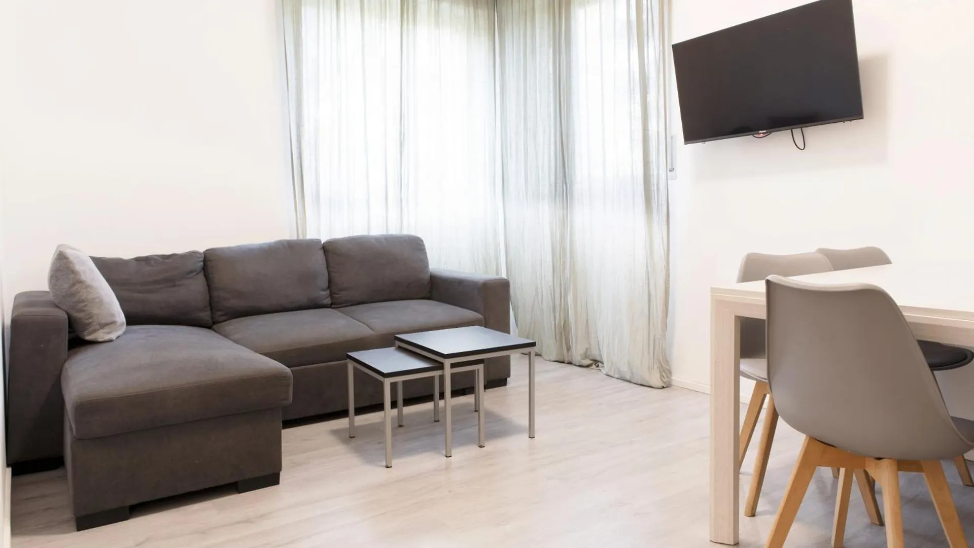 Toma Apartment Trilocale Moderno Per Max 6 Persone ミラノ イタリア