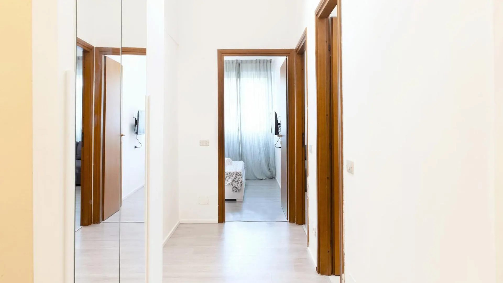 Toma Apartment Trilocale Moderno Per Max 6 Persone ミラノ イタリア